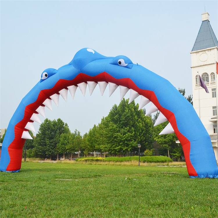 西峰鲨鱼广告拱门